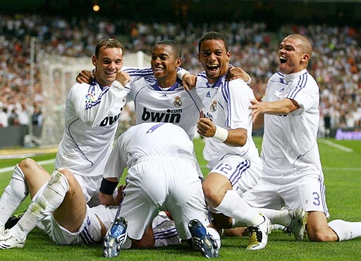 湖人浓眉哥篮下统治球队获胜（浓眉内线碾压助湖人告捷）