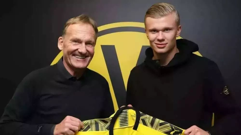 维尼修斯晒观看解放者杯决赛照片，随后庆祝母队弗拉门戈夺冠（维尼修斯晒解放者杯决赛观赛照，随即庆祝母队弗拉门戈夺冠）