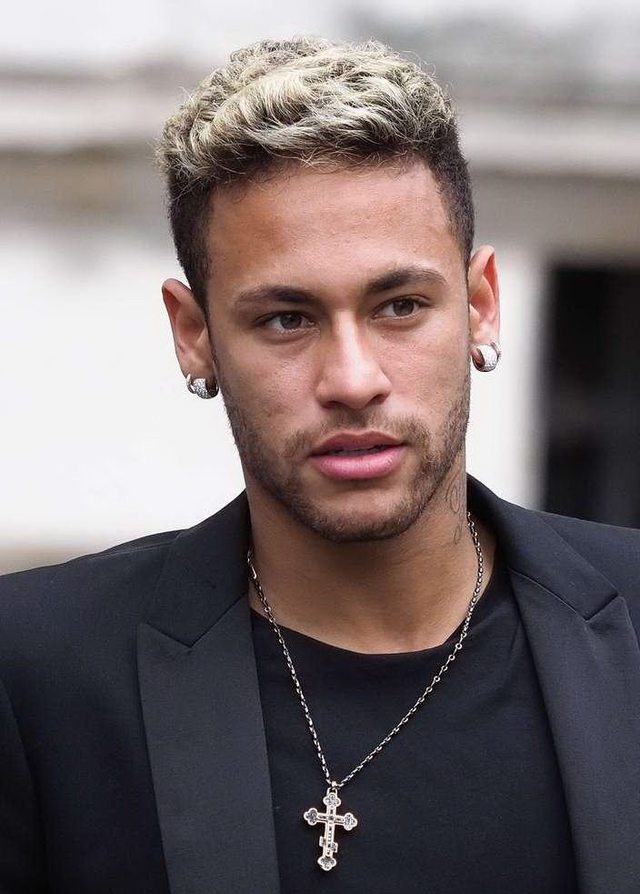 巴萨纪念梅西一队首秀22周年：传奇从这里开始（巴萨致敬梅西一线队首秀22周年：传奇自此启程）