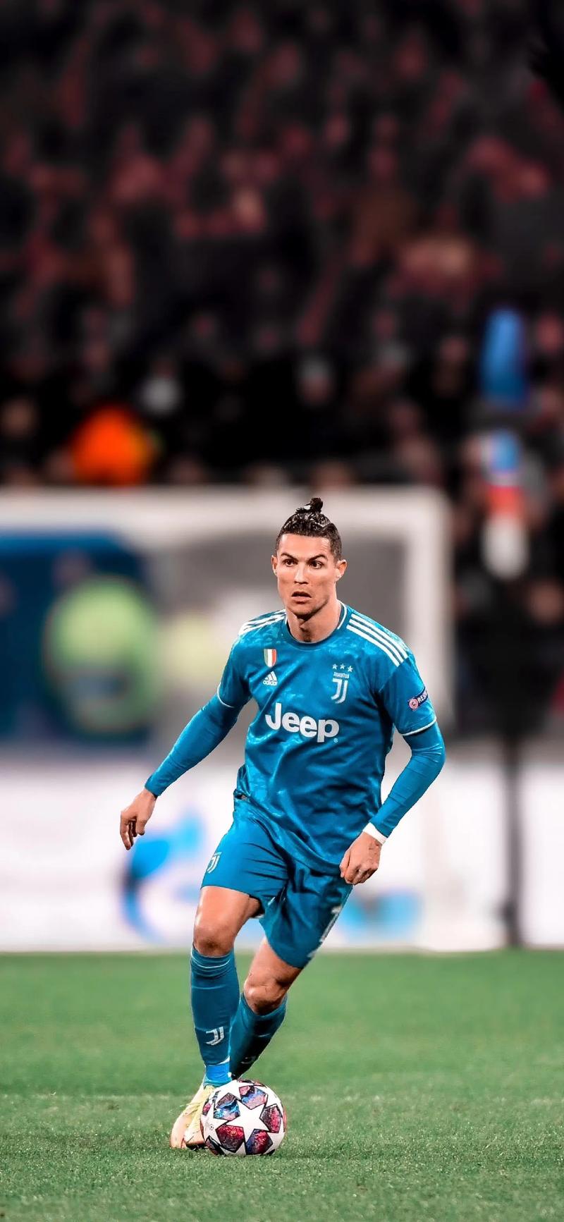 拜仁本赛季12轮保持不败，领跑积分榜，轰入44球，攻防俱佳，明日将迎战柏林联合。（拜仁前12轮不败领跑德甲，已入44球攻守俱优，明日迎战柏林联合）