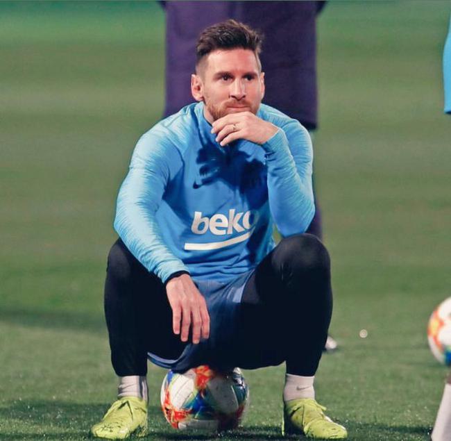 被东契奇吐槽太滑！队记：湖人今天将不会使用NBA杯专用地板（东契奇嫌地板太滑，队记：湖人今日将弃用NBA杯专用地板）